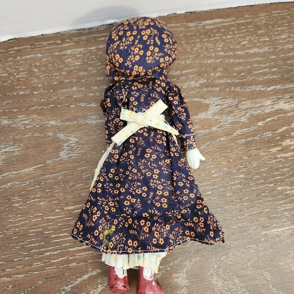 Unbranded vintage porcelain